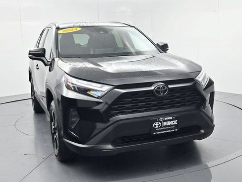 Used 2024 Toyota RAV4 XLE FWD image 2