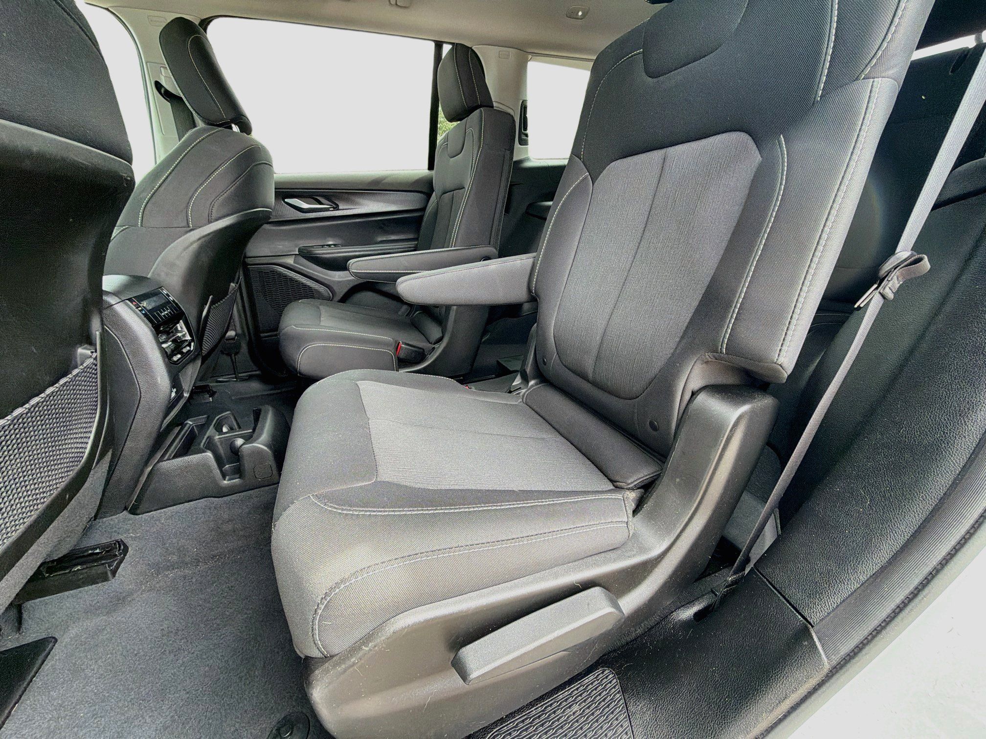 Used 2023 Jeep Grand Cherokee L Laredo AWD/4WD image 20