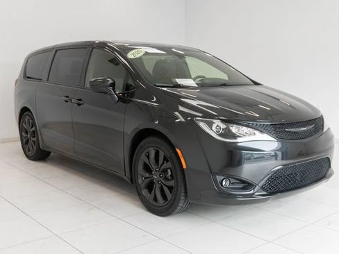 Used 2020 Chrysler Pacifica Touring w/ S Appearance Package FWD image 7