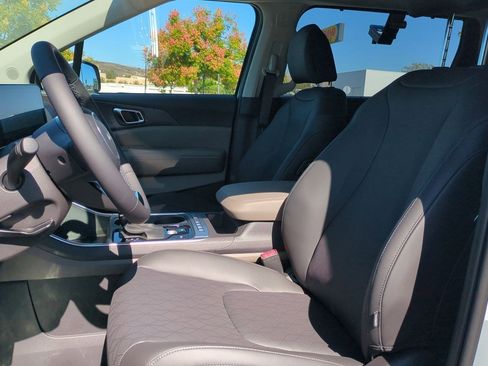 New 2026 Kia Carnival EX image 19