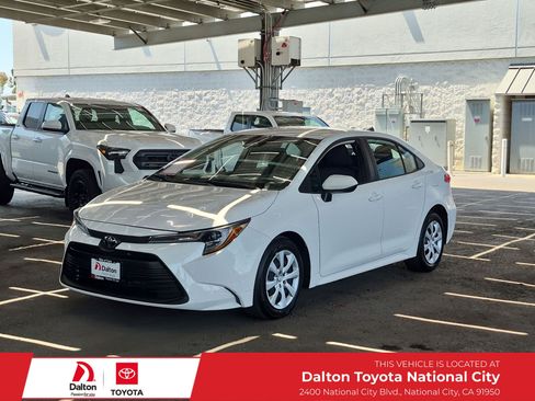 Used 2024 Toyota Corolla LE FWD image 1