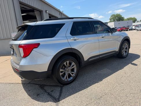 Used 2024 Ford Explorer XLT w/ Equipment Group 202A AWD/4WD image 3