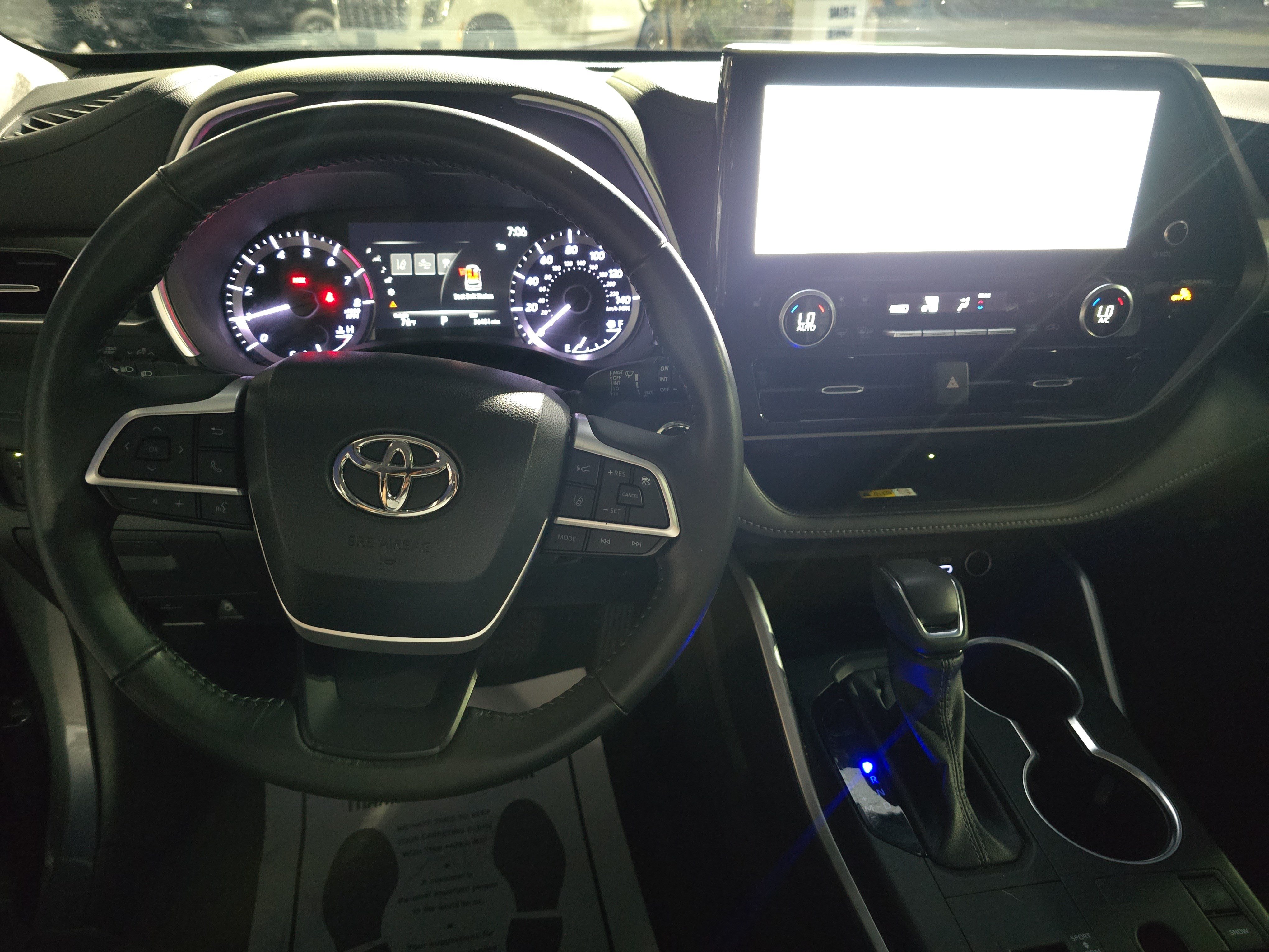 Used 2023 Toyota Highlander XLE FWD image 16