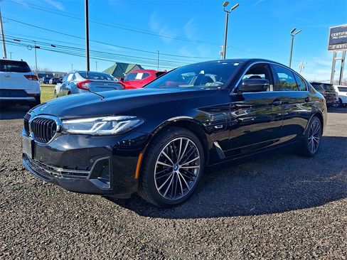 Used 2023 BMW 530e xDrive image 3