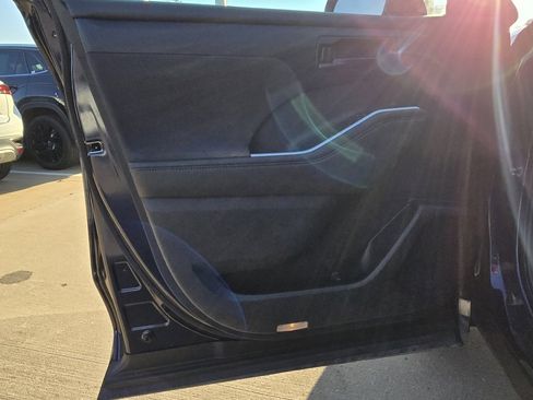 Used 2023 Toyota Highlander L image 9