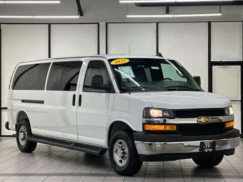 Used 2025 Chevrolet Express 3500 LT w/ LT Preferred Equipment Group RWD image 1