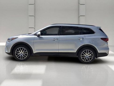 Used 2017 Hyundai Santa Fe FWD image 2