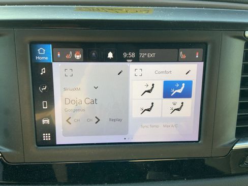 Used 2023 Chrysler Voyager LX FWD image 36