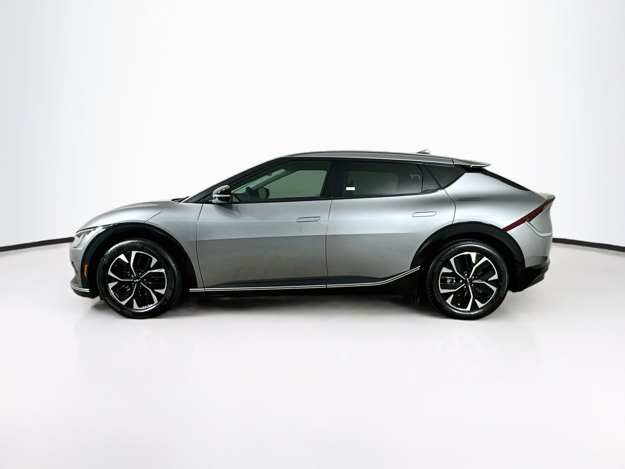 Used 2023 Kia EV6 Wind RWD image 4