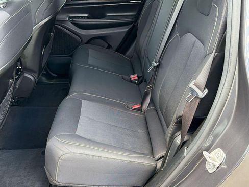 Used 2024 Jeep Grand Cherokee Laredo RWD image 14