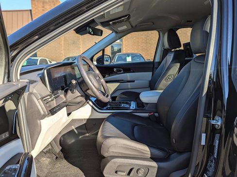 Used 2024 Kia Carnival SX image 12