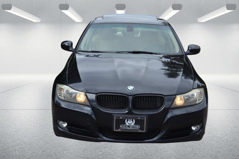 Used 2011 BMW 328i xDrive Sedan AWD/4WD image 3