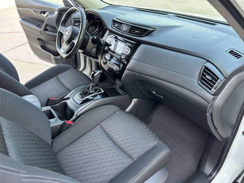 Used 2017 Nissan Rogue SV image 21