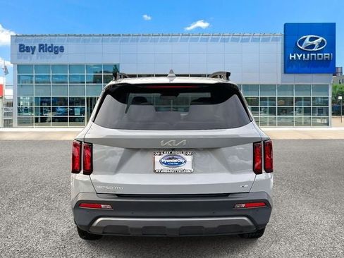 Used 2023 Kia Sorento S w/ Panoramic Sunroof Package image 5