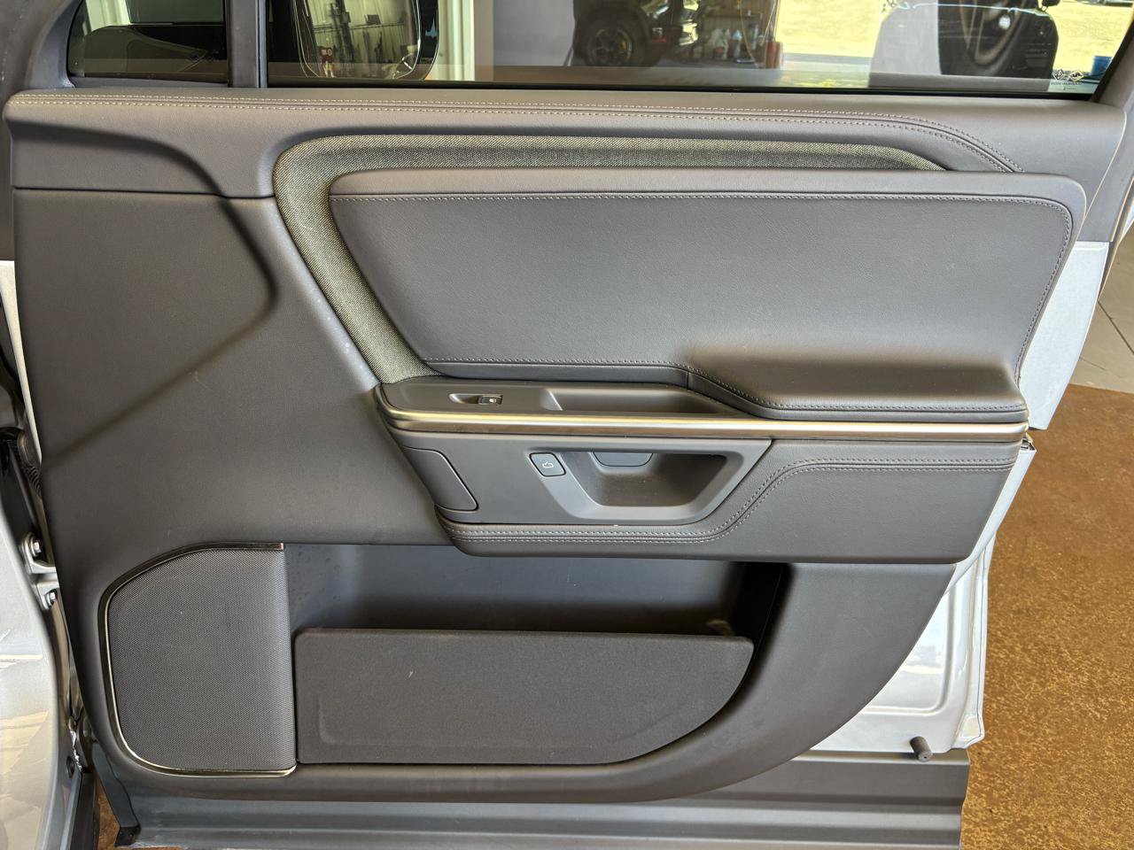 Used 2025 Rivian R1S Adventure Dual AWD/4WD image 17
