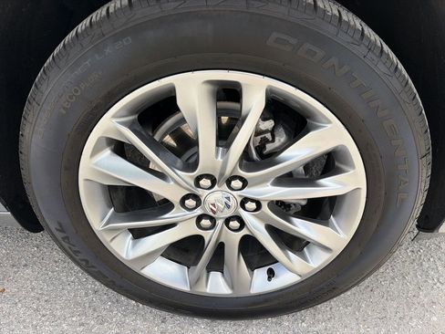 Used 2024 Buick Enclave Avenir image 39