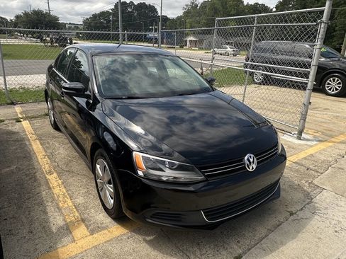 Used 2013 Volkswagen Jetta SE FWD image 3