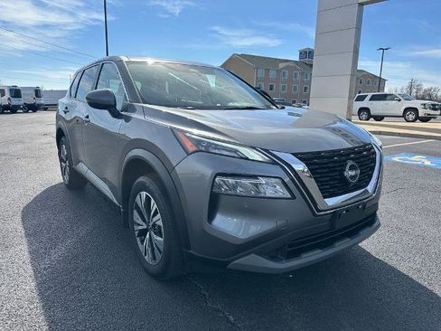 Used 2023 Nissan Rogue SV image 2