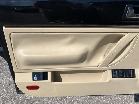 Used 2009 Volkswagen Beetle S image 16