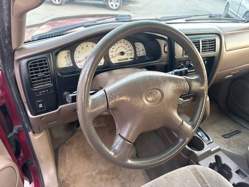 Used 2002 Toyota Tacoma PreRunner image 11