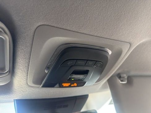 Used 2025 Toyota Corolla Cross LE image 15