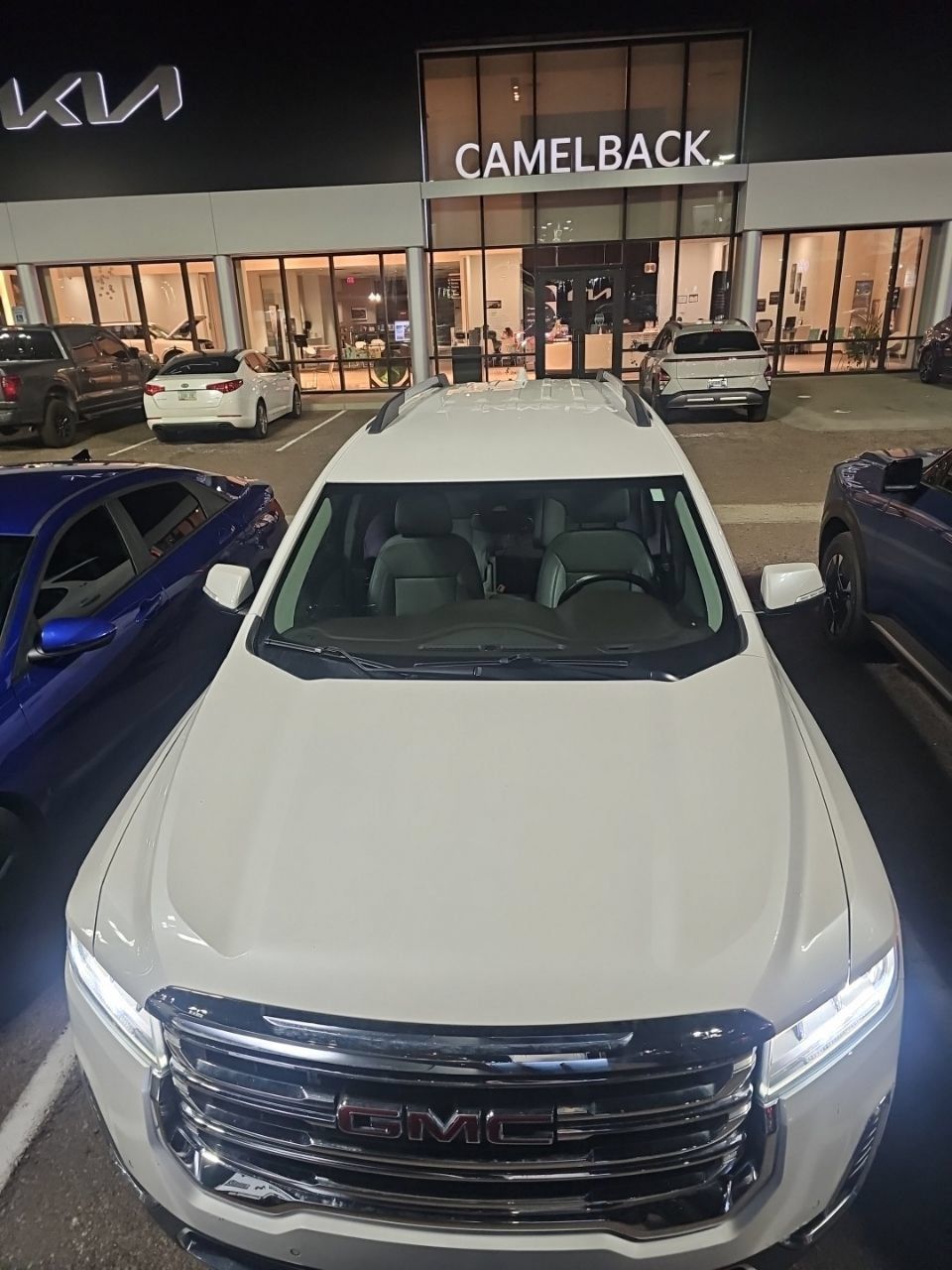 Used 2023 GMC Acadia SLT w/ Preferred Package FWD image 7