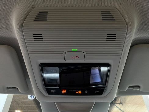 Used 2026 Volkswagen Tiguan SE FWD image 19