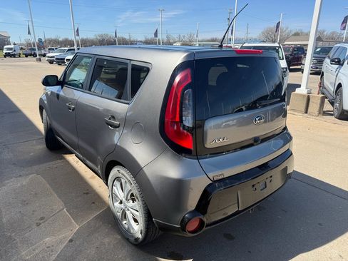 Used 2016 Kia Soul + image 7