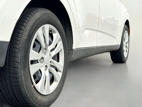 Used 2023 Kia Soul LX image 15