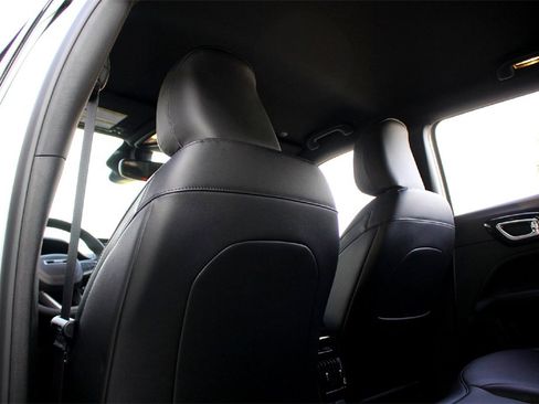 New 2026 Jeep Compass Latitude image 16