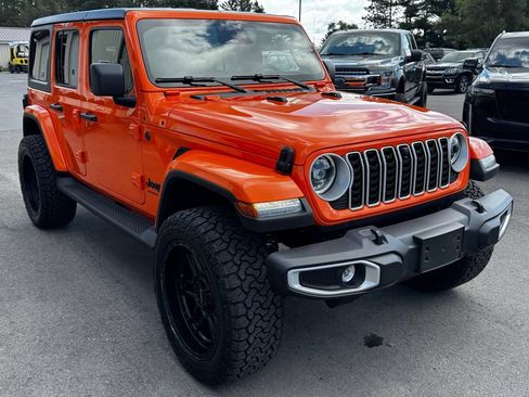 Used 2026 Jeep Wrangler Unlimited Sahara AWD/4WD image 8