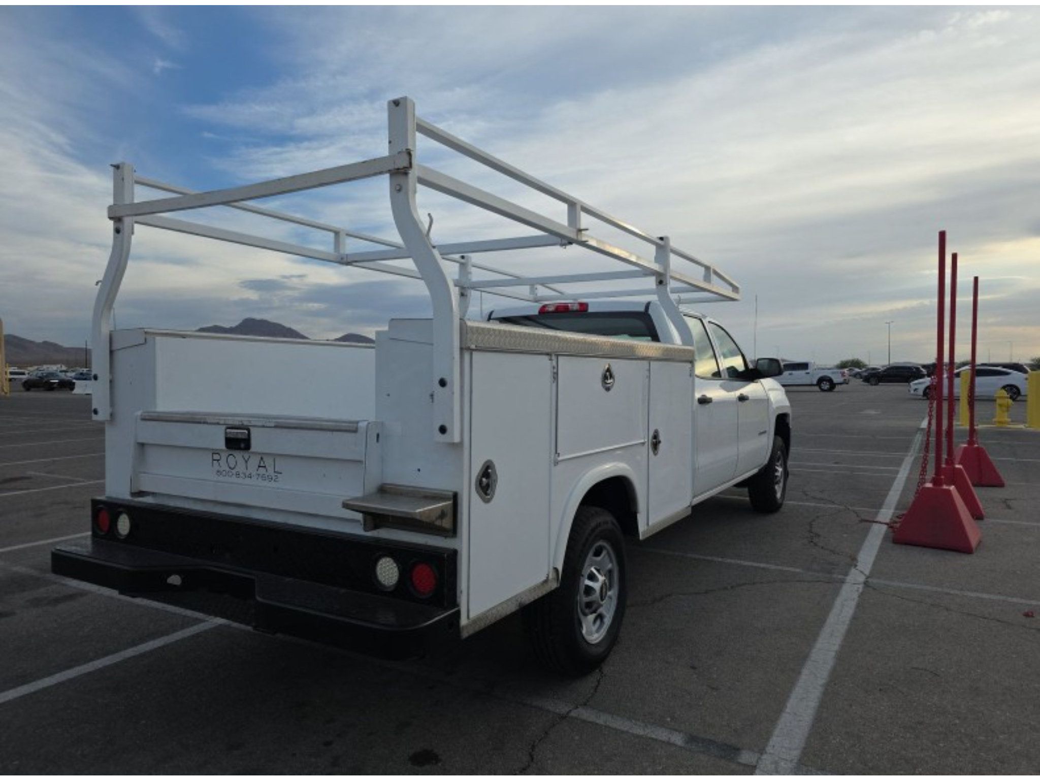 Used 2018 Chevrolet Silverado 2500 W/T RWD image 2