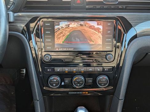 Used 2022 Volkswagen Passat 2.0T R-Line image 27