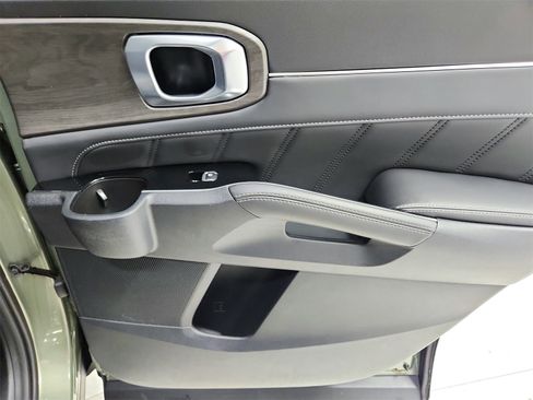 Used 2025 Kia Sorento SX image 50
