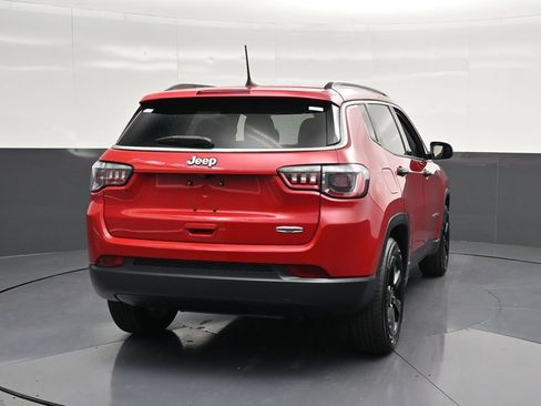 Used 2021 Jeep Compass Latitude FWD image 2