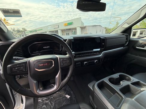 Used 2025 GMC Sierra 1500 Elevation image 8
