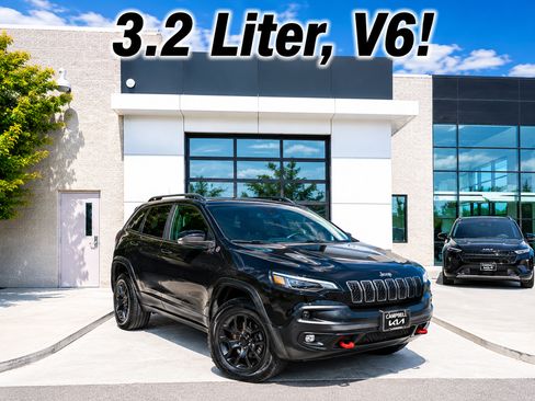 Used 2017 Jeep Cherokee Trailhawk w/ Comfort/Convenience Group AWD/4WD image 1