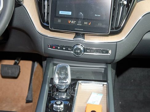 New 2026 Volvo XC60 B5 Core image 25