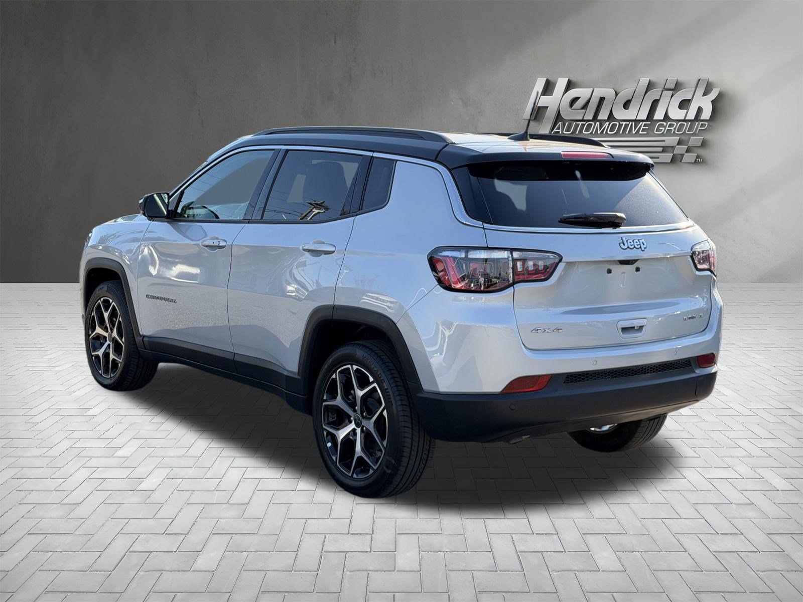 Used 2025 Jeep Compass Limited AWD/4WD image 7