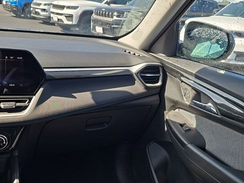 Used 2025 Chevrolet TrailBlazer LT AWD/4WD image 16