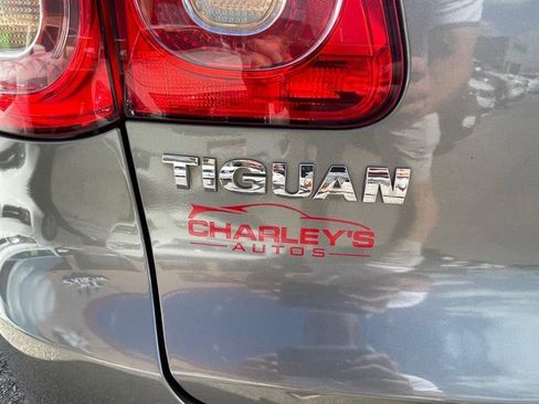 Used 2011 Volkswagen Tiguan S image 11