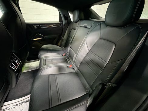 Certified 2023 Porsche Cayenne Turbo S AWD/4WD image 21