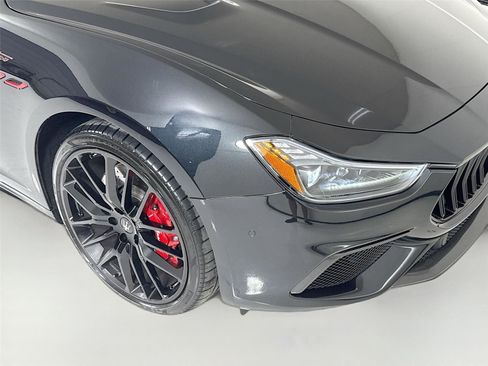Used 2022 Maserati Ghibli Trofeo image 40