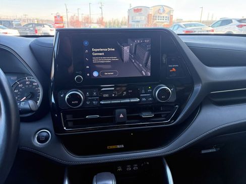 Used 2024 Toyota Highlander XSE image 17