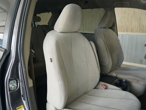 Used 2011 Toyota Sienna LE FWD image 27