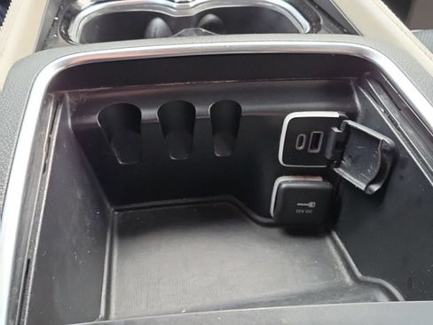 Used 2023 Chrysler Pacifica Limited FWD image 22