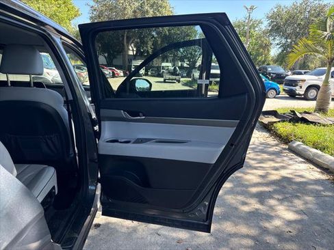 Used 2025 Hyundai Palisade SEL FWD image 19