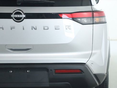 Certified 2025 Nissan Pathfinder SV FWD image 46