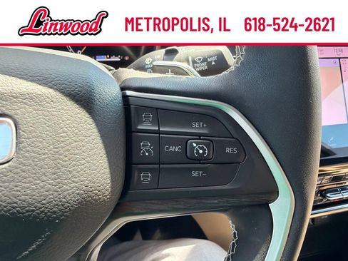 Used 2025 Jeep Grand Cherokee Limited AWD/4WD image 20