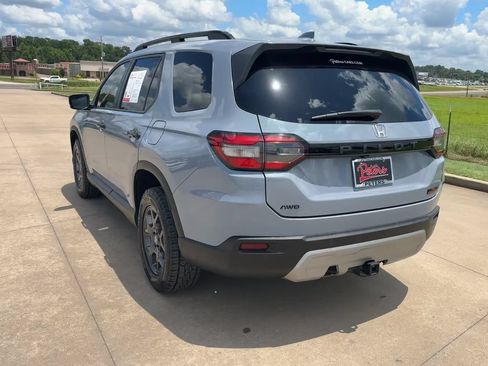 Used 2024 Honda Pilot TrailSport image 7